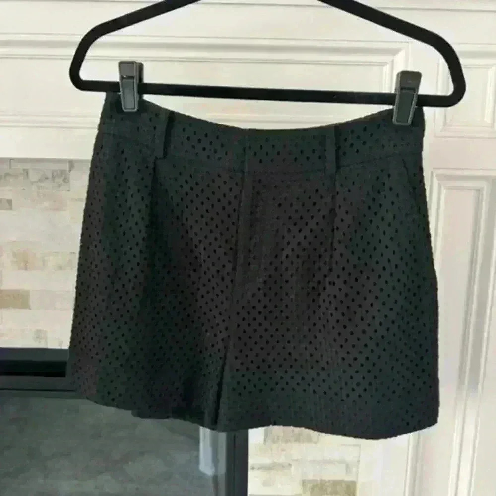 Club Monaco Black Eyelet Lace Tailored Shorts Size 4 2.5" Inseam